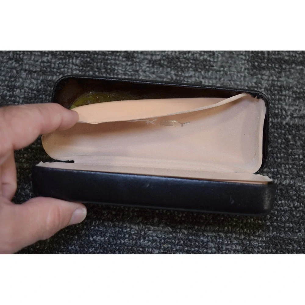 Oakley Sunglasses Eyeglasses Clam Shell Black - Logo CASE ONLY - Flaw